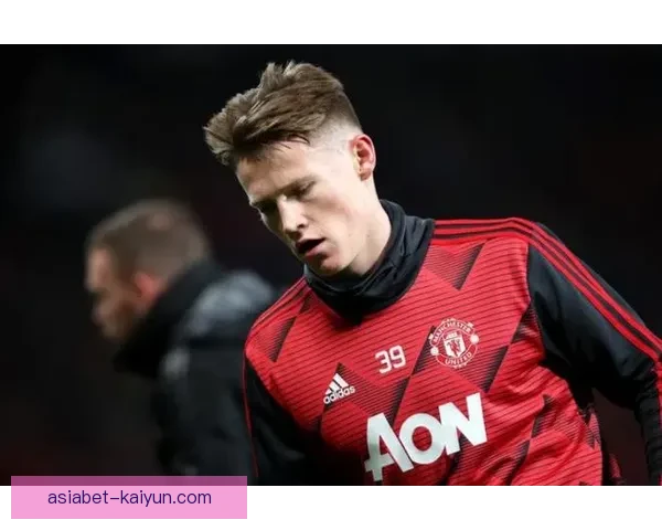 米基·范德芬在英超表现稳健，持续为球队贡献关键进攻力量